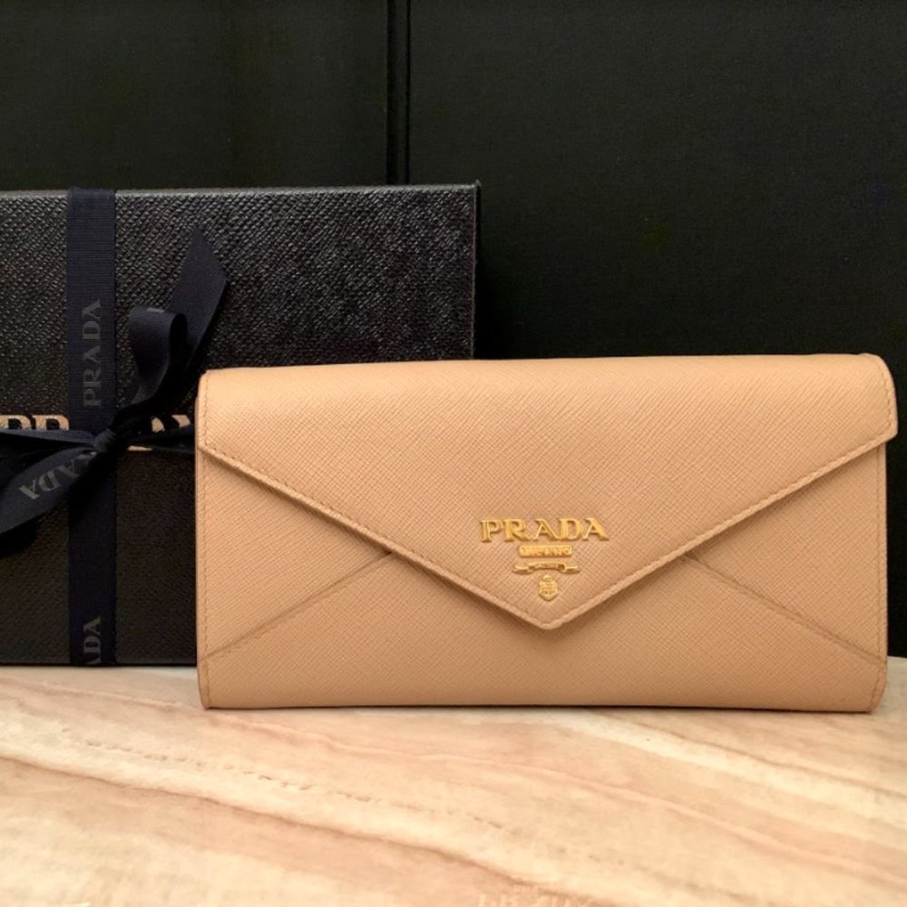 Prada Wallet on Chain - LIKE NEW!
